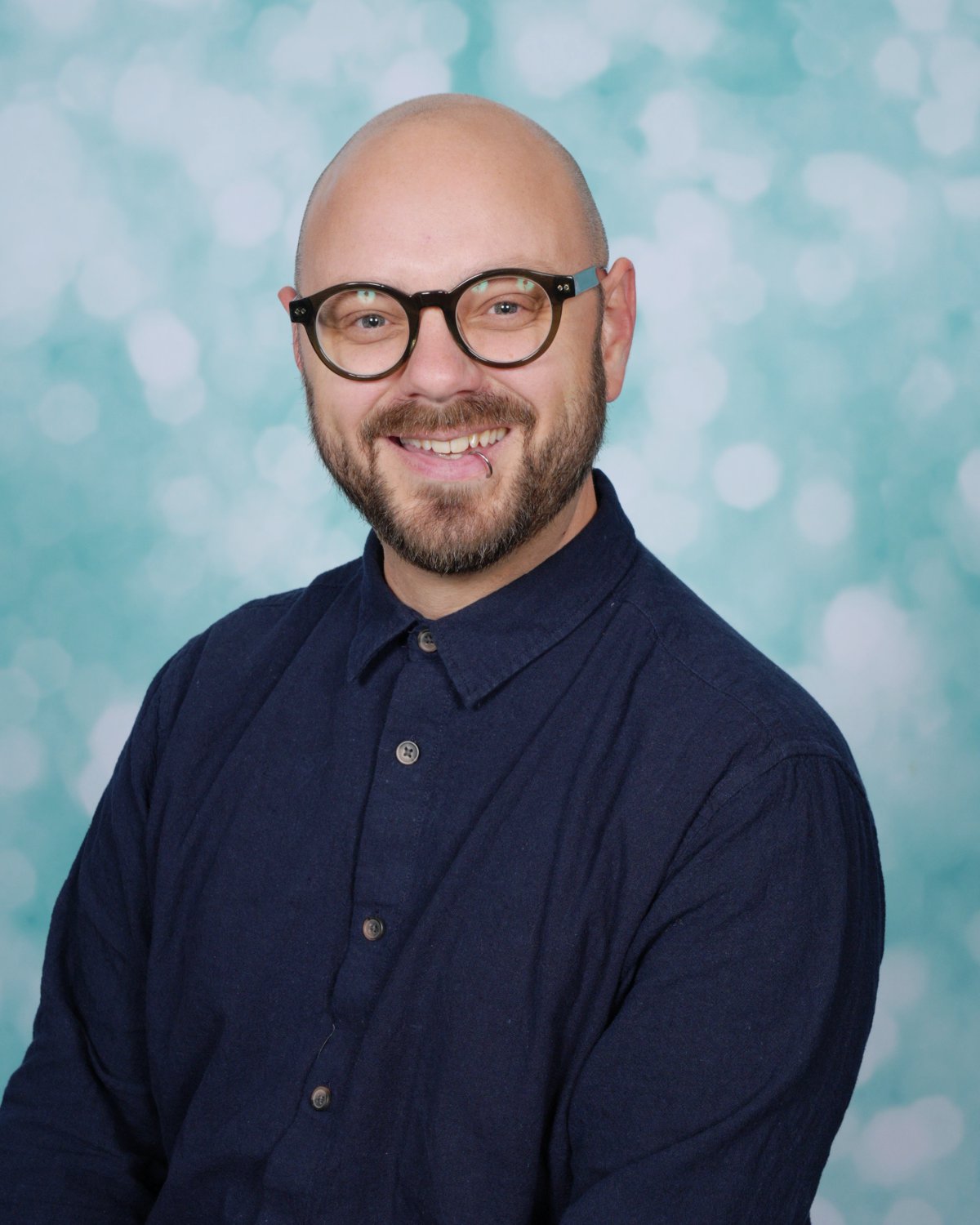 Mr Ryan Earnshaw Mr Ryan Earnshaw